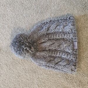 Dakine Womens Gray Cable Knit Wool Beanie with Pompom